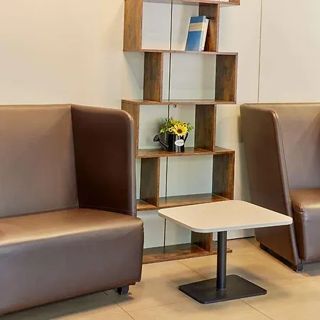 Отель B&B Hotel Trier